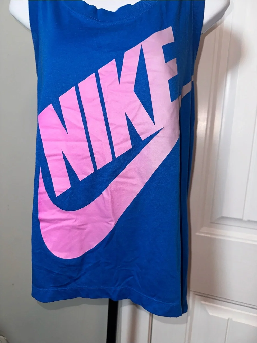 Nike Size Medium Women’s Royal Blue & Pink Ombré Tank with Logo